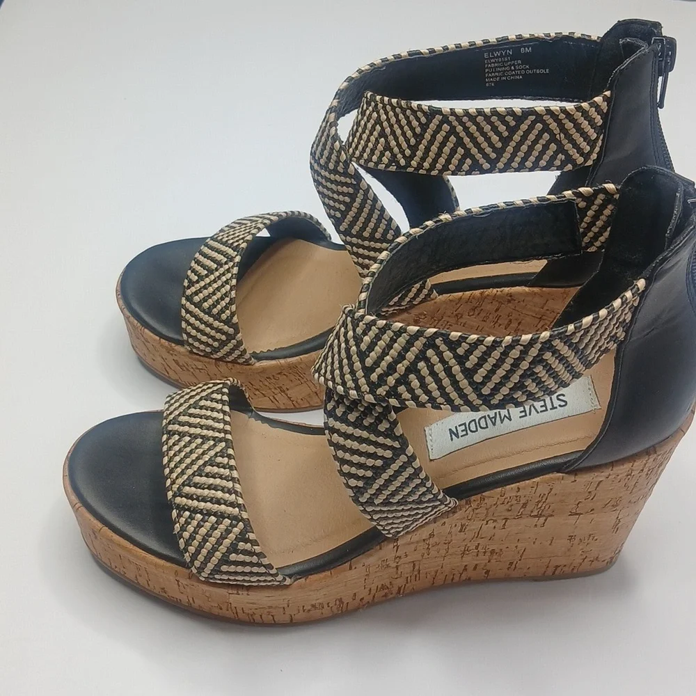 Steve Madden Elwyn Wedge Sandal‎ Women 8M Black Tan Chevron Platform Cork Heel